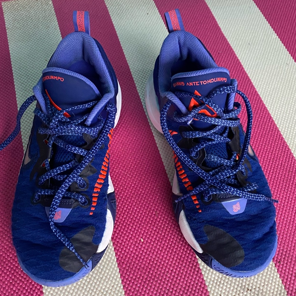 Boys Nike Giannis Immortality GS basketball shoes size 4.5